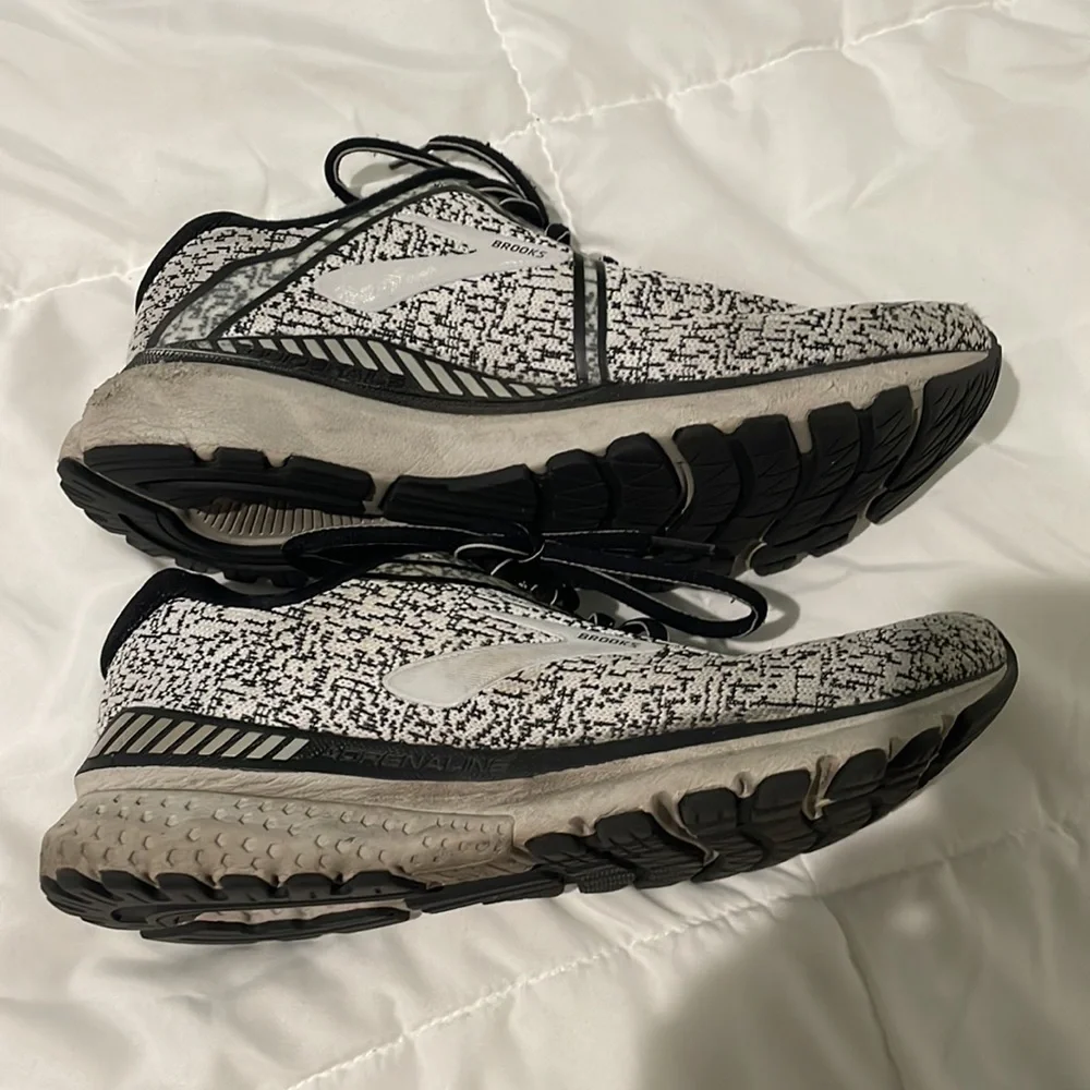 Brooks Adrenaline Sneakers - Picture 2 of 7